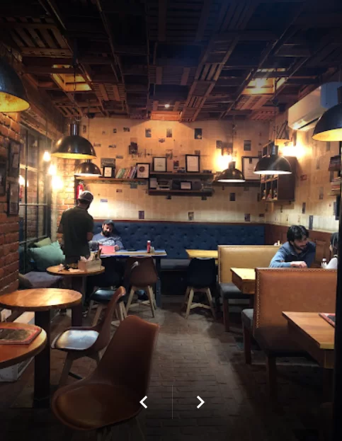 Books and Bricks , Top 10 café Srinagar Kashmir