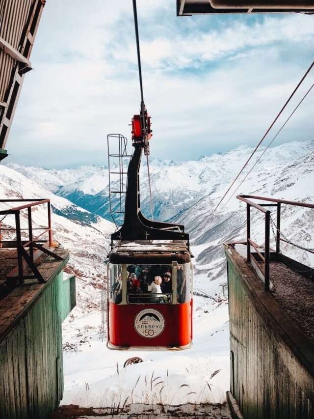 Gulmarg Gondola Latest 2023 Info | Queue , Timings , Activities , Precautions.