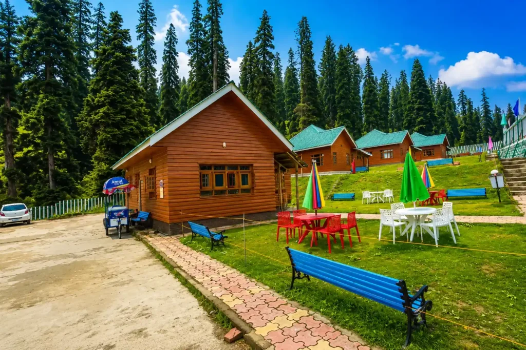 Huts in Doodhpathri
