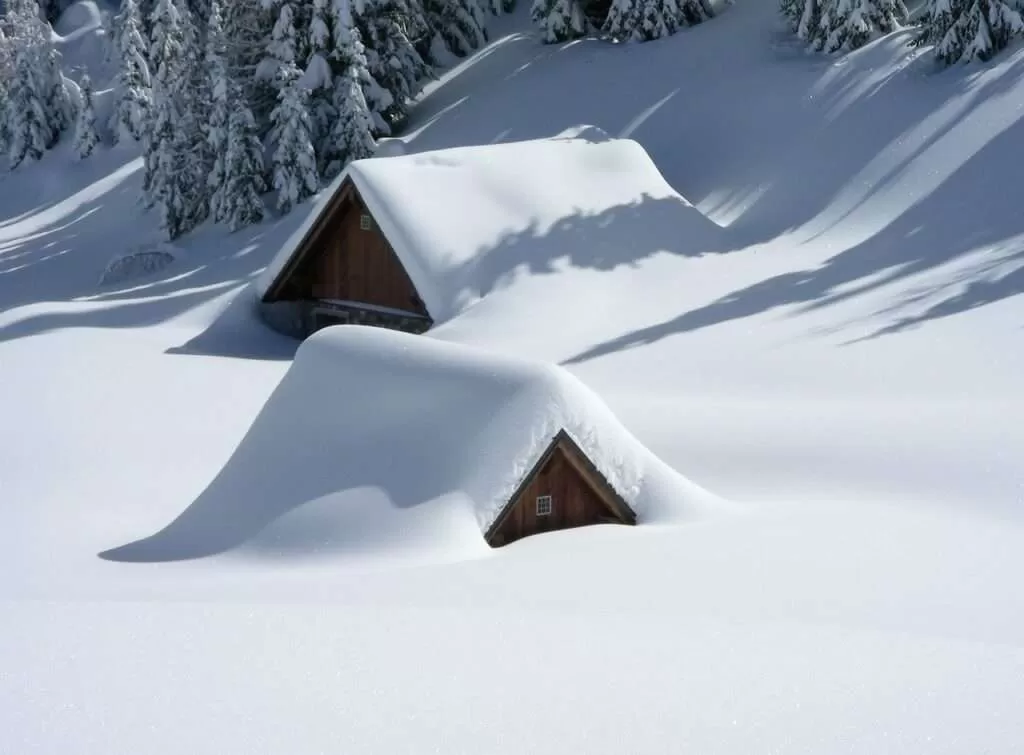 snowfall in Sonmarg kashmir