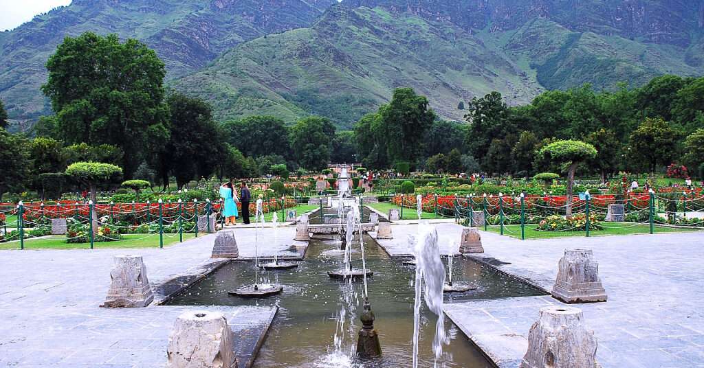 The second largest mughal garden in kashmir