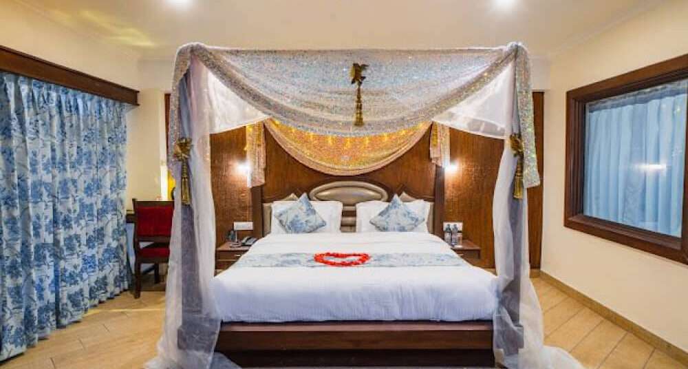 Hotels in Kashmir |Hotel Dewan Srinagar