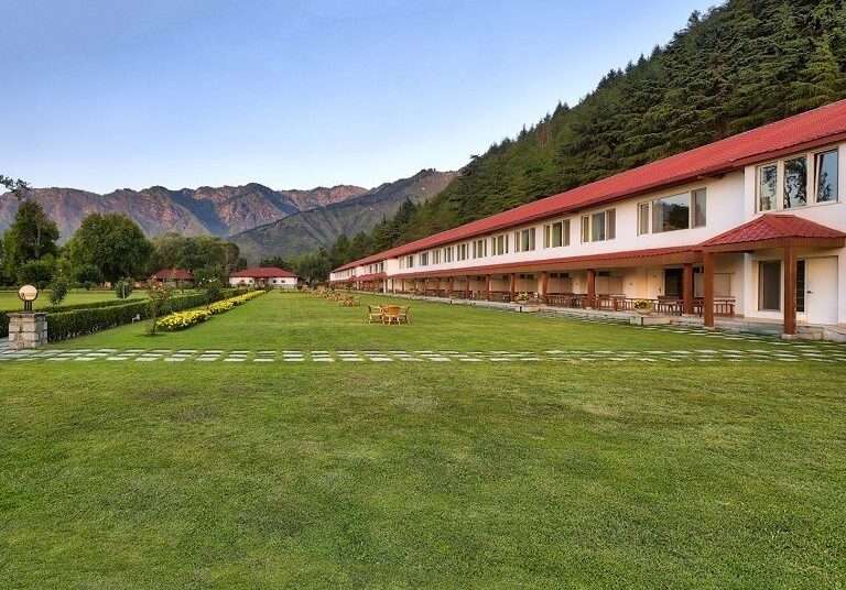 5 star hotels in Kashmir | The LaLiT Grand Palace Srinagar