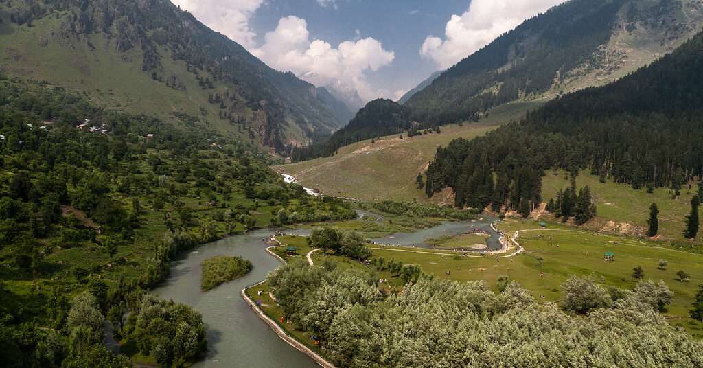The month of May in Kashmir is also considered as the peak tourist season in Kashmir. Almost all the hotels and cab services in Kashmir are full booked. Because May month provides the opportunity to explore all the places including the off beat places in Kashmir. Here are some of the best places to visit in Kashmir in the month of May | Kashmir in may