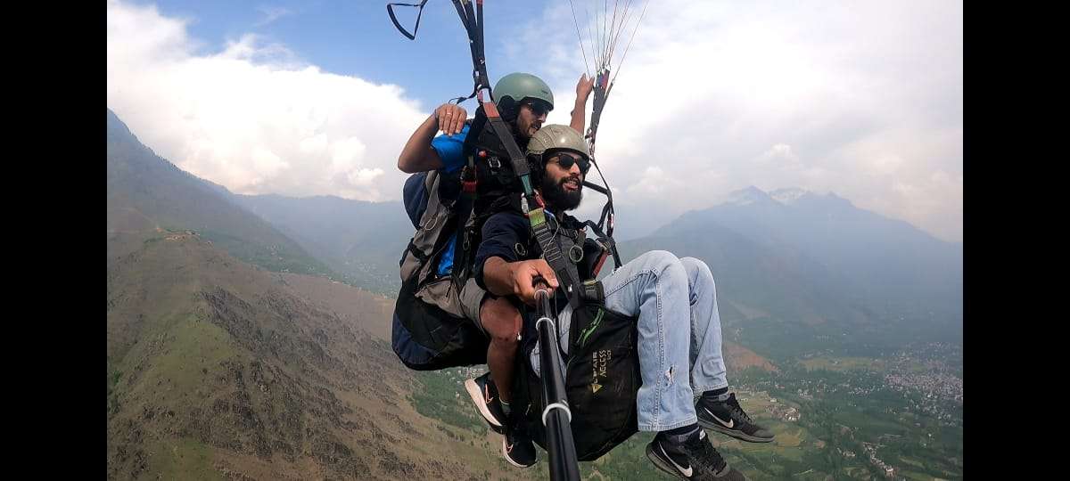 Online booking of paragliding in Kashmir