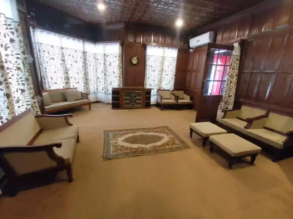 Interior of Maharaja palace Gulmarg, Gulmarg tour guide