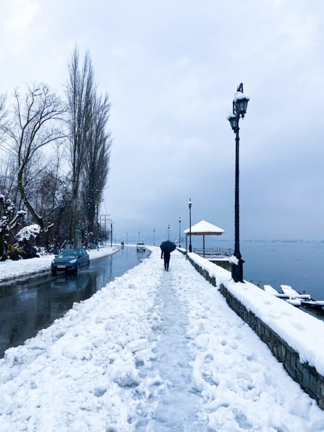October 2025 Brings First Snowfall in kashmir