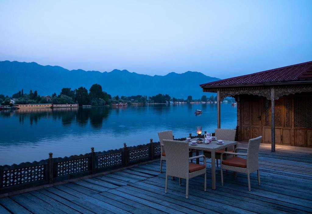 mascot houseboat srinagar