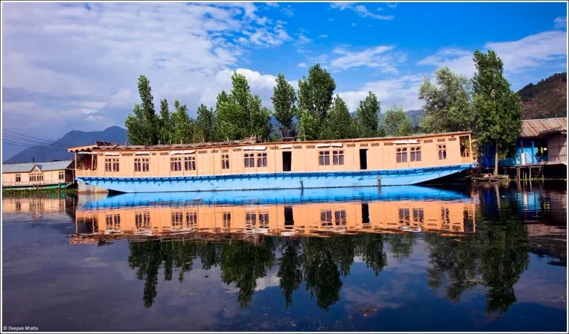 3-Star Houseboats in Srinagar