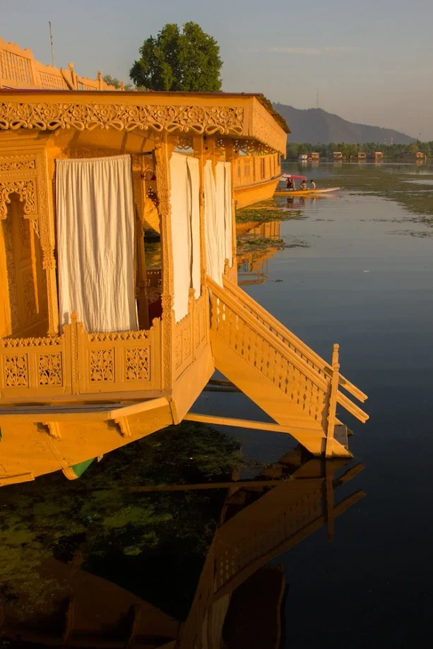 super deluxe houseboat in srinagar