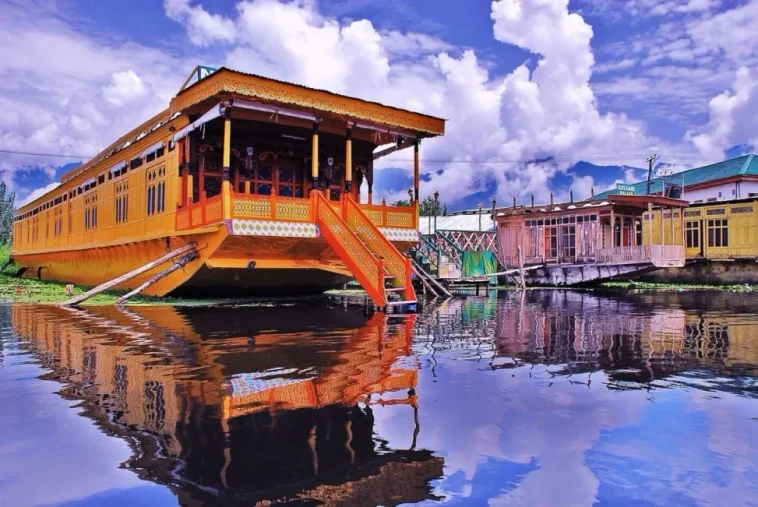 book houseboat in dal lake