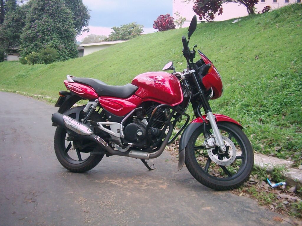 Bajaj pulsar 180 rental in Srinagar by Travel My Kashmir