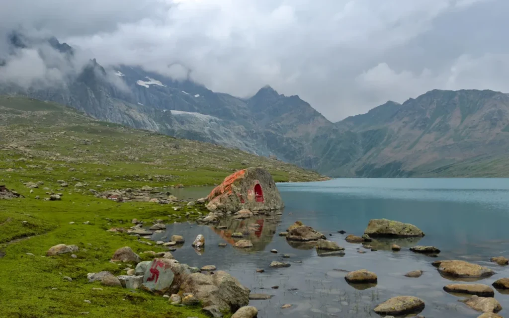 Tourist places to visit in Sonmarg- Gangabal lake