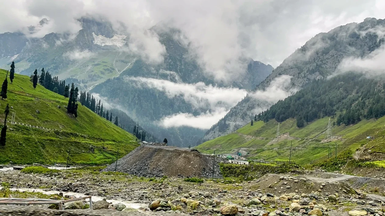 tourist places to visit in sonmarg- Baltal valley