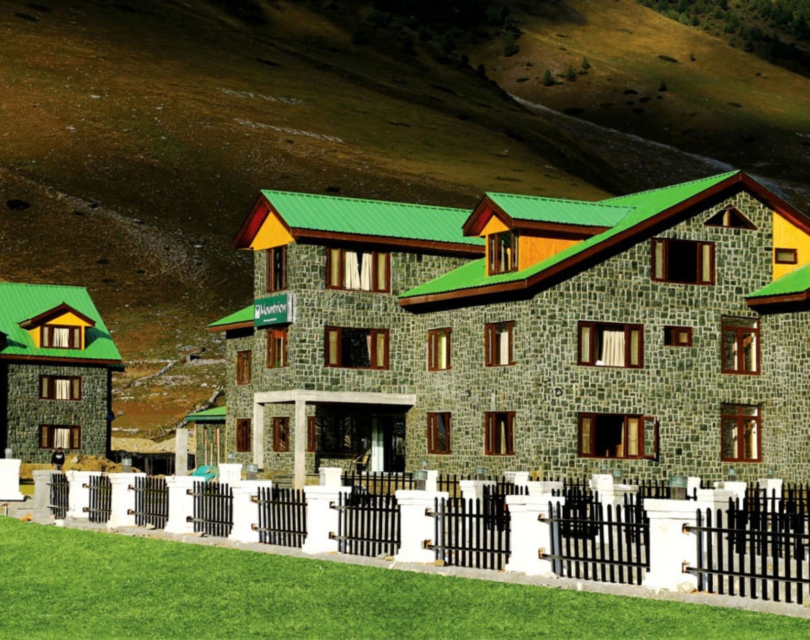 Hotel Mount View- Mountain view hotels in Sonmarg