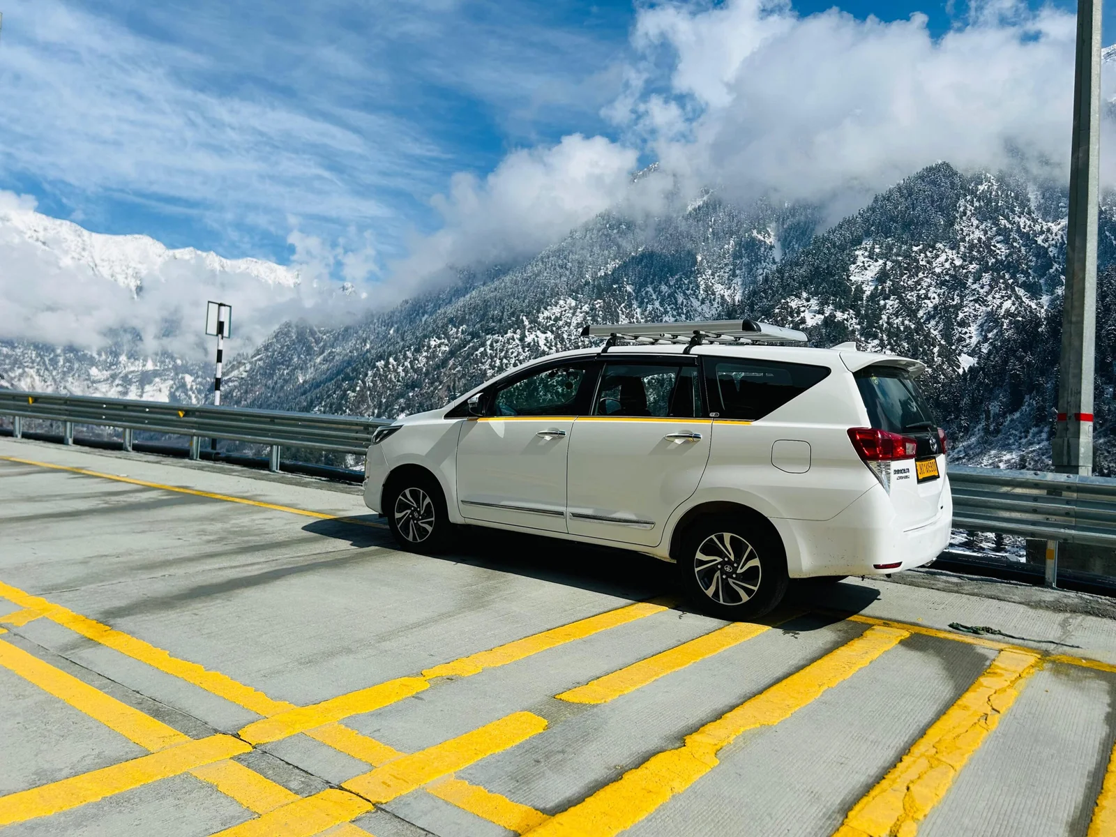 Innova Crysta SUV and MUV taxi for Srinagar to Leh