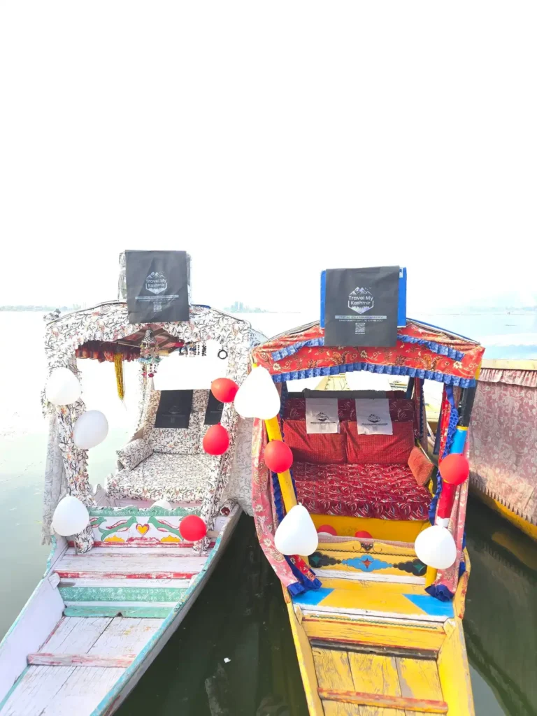 Shikara ride in Dal lake booking
