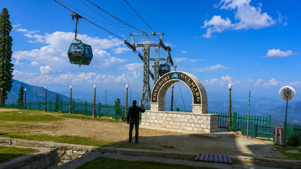 What is open and what is closed in August month in Kashmir