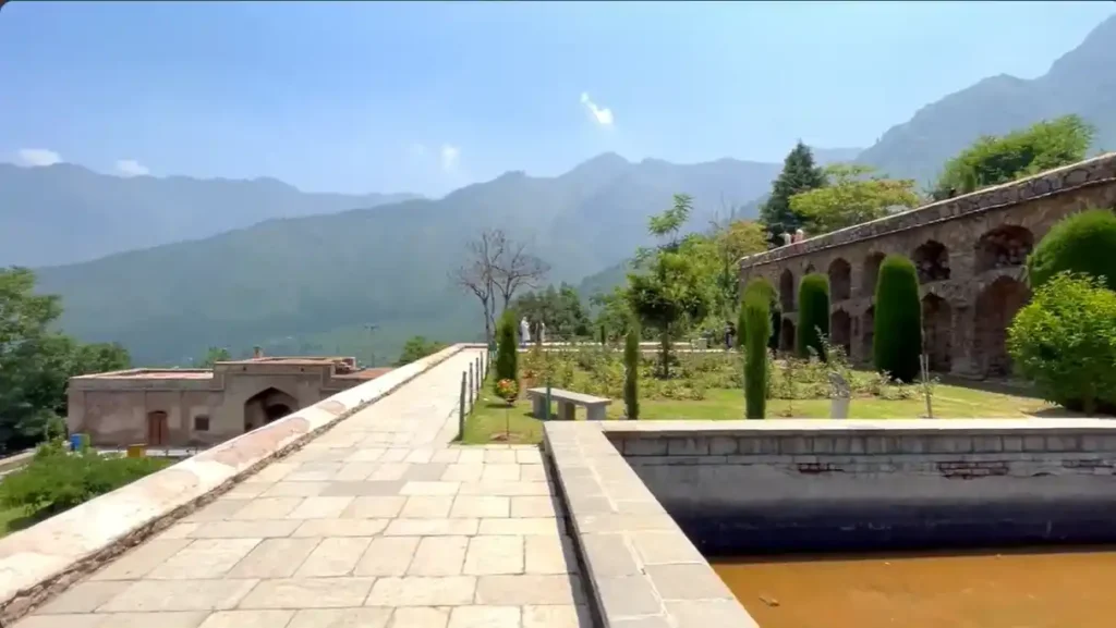 Pari Mahal Srinagar Tour guide