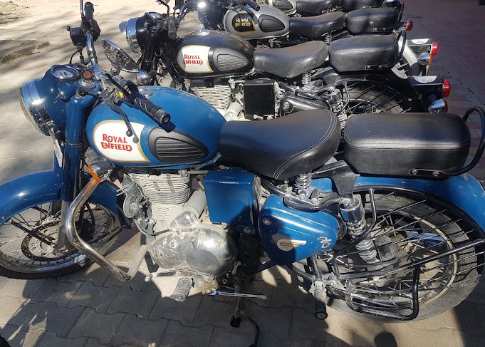 Bike rental garage in Srinagar, rent a bike from Travel My Kashmir