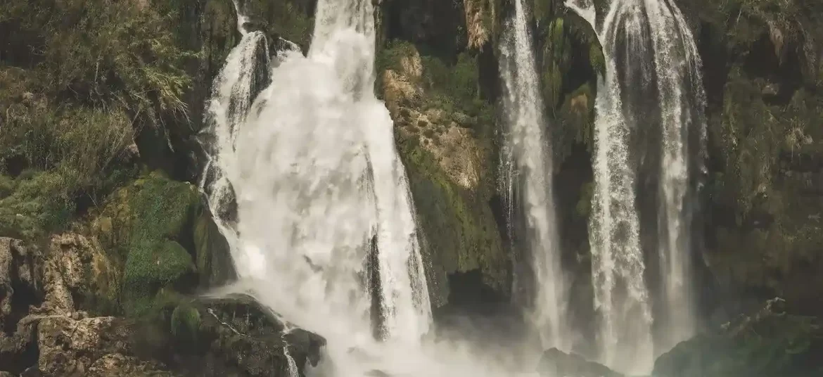 A beautiful view of Drung waterfall Gulmarg