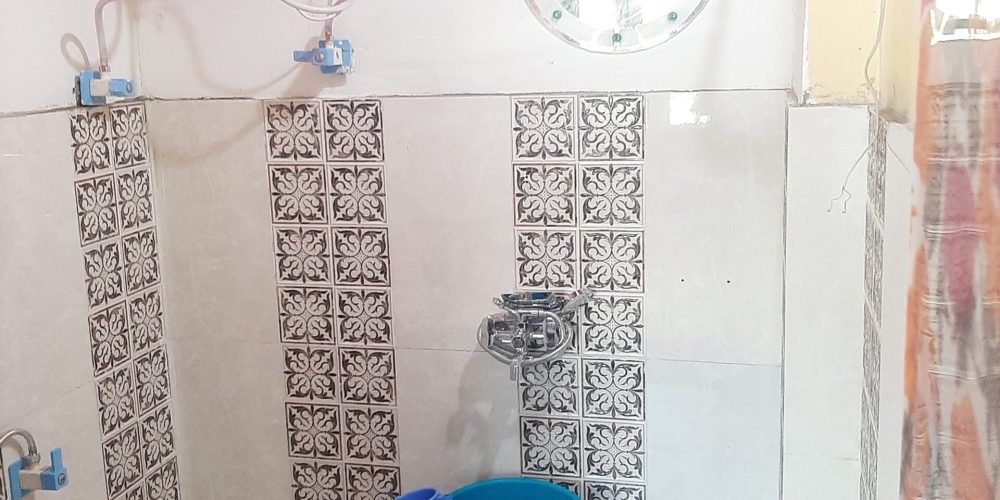 Afsara Hotel in Gurez bathroom view