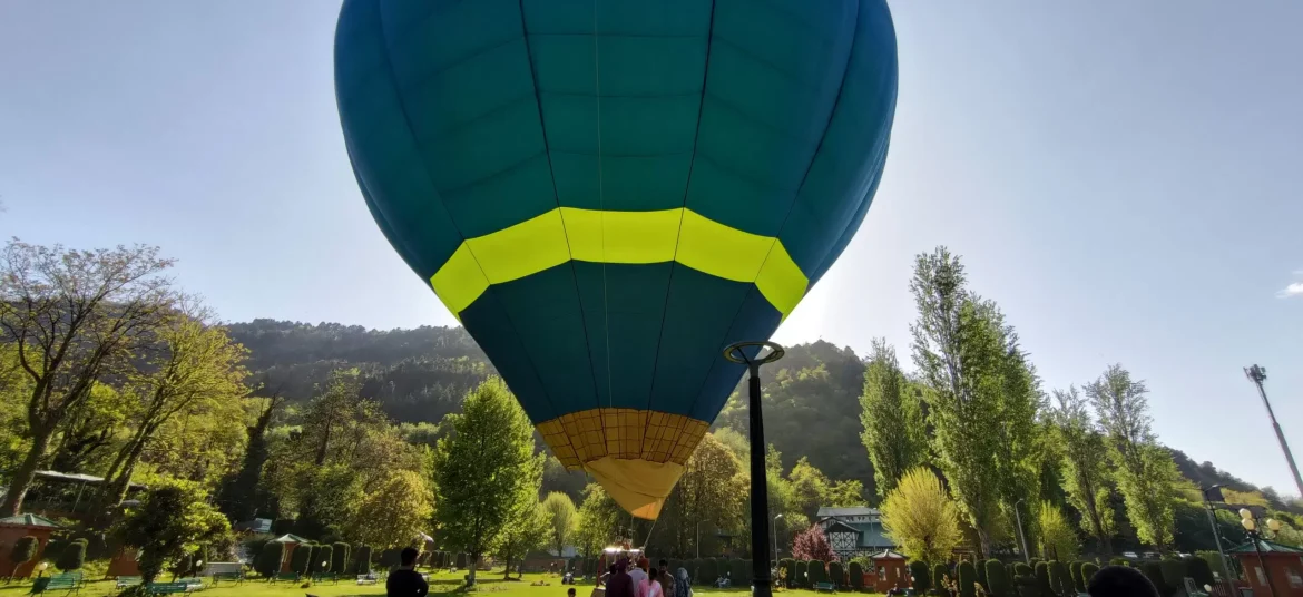 Hot-air-balloon-Srinagar : activities in Kashmir