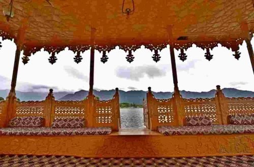 Book houseboat in Dal Lake