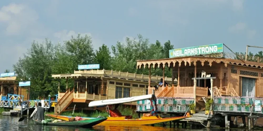 Houseboats on dal lake - top six facts about houseboat in srinagar