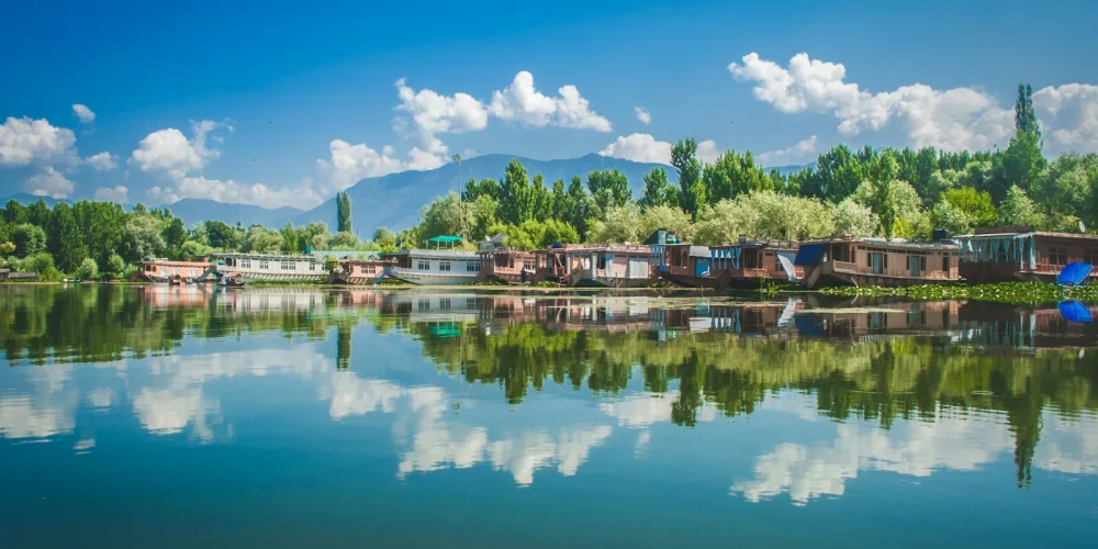 Is Kashmir good for planning a Honeymoon Trip (2) Is Kashmir good for planning a Honeymoon Trip (2)