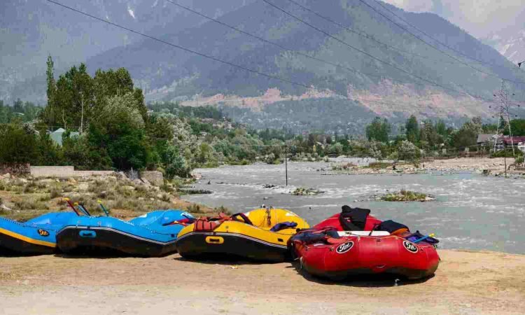 White river rafting sonmarg