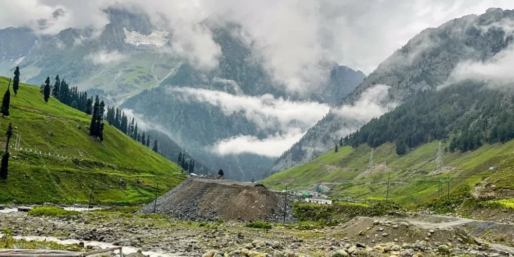 tourist places to visit in sonmarg- Baltal valley tourist places to visit in sonmarg- Baltal valley