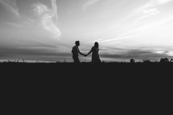 couple posing for Sunrise photoshoot in Kashmir